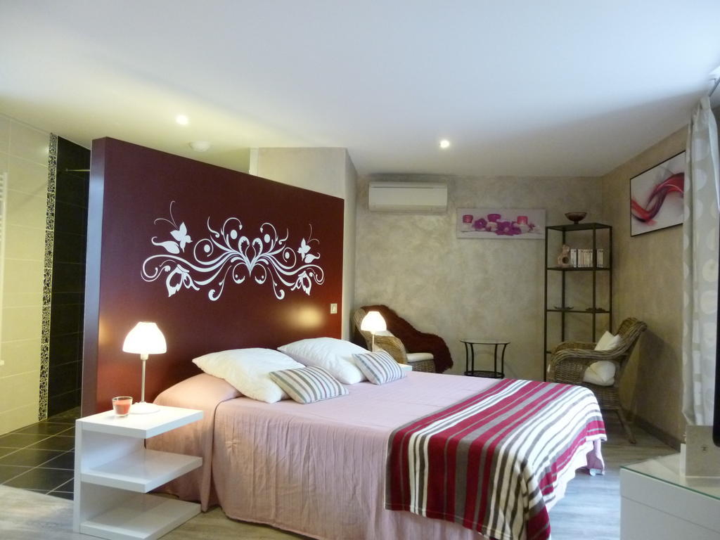 Au Mas De Gamet Bed & Breakfast Théminettes Room photo